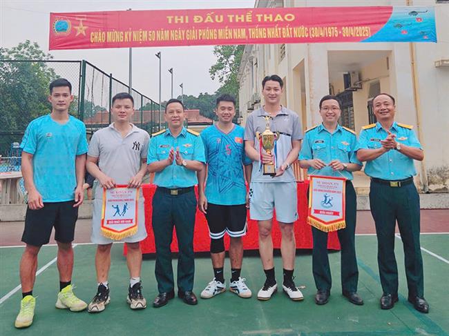 trung-doan-916-to-chuc-thi-dau-the-thao-chao-mung-ky-niem-50-nam-ngay-giai-phong-mien-nam-thong-nhat-dat-nuoc