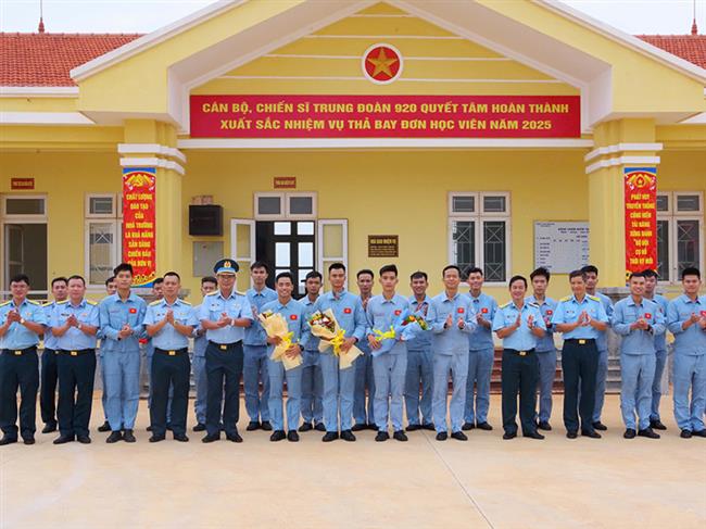 trung-doan-920-hoan-thanh-nhiem-vu-tha-bay-don-cho-hoc-vien-nam-2025