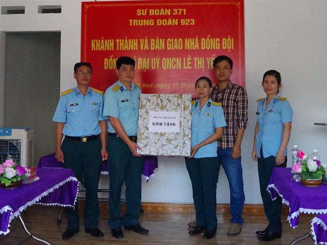 trung-doan-923-khanh-thanh-va-ban-giao-nha-dong-doi-cho-quan-nhan-co-hoan-canh-kho-khan