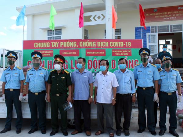 trung-doan-925-phoi-hop-to-chuc-“gian-hang-luu-dong-0-dong”-ho-tro-nhan-dan-tinh-binh-dinh-chiu-anh-huong-cua-dich-covid-19