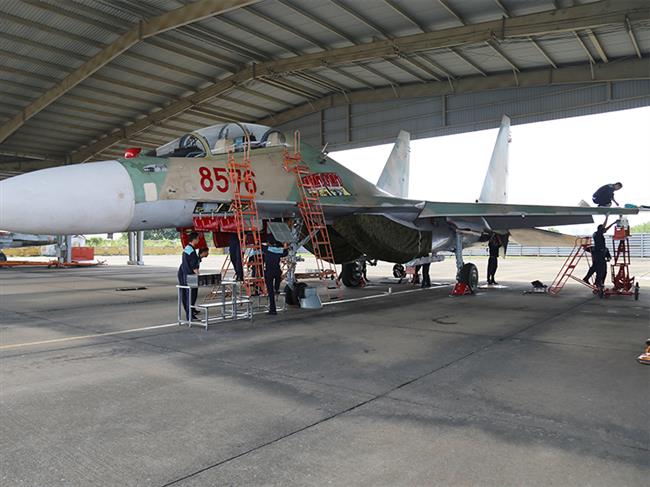 trung-doan-935-bao-dam-tot-ky-thuat-cho-nhung-chuyen-bay-an-toan