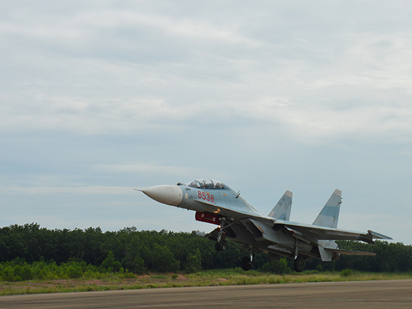 trung-doan-935-su-doan-370-to-chuc-thanh-cong-ban-bay-can-bo-tren-may-bay-su-30mk2