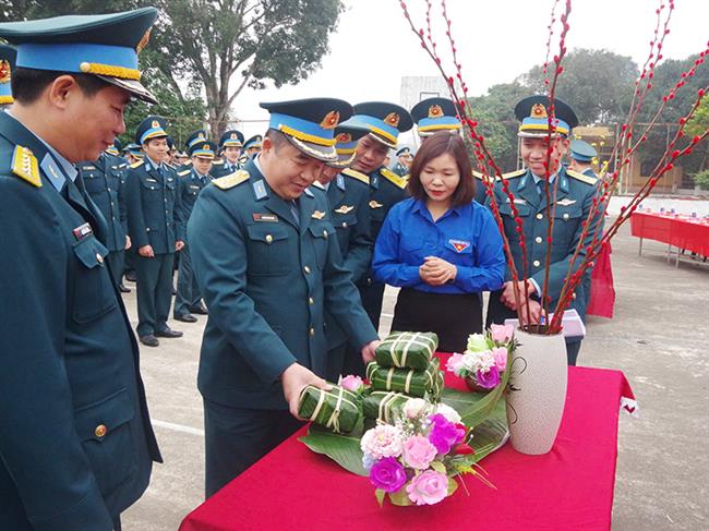 trung-doan-khong-quan-923-to-chuc-chuong-trinh-“xuan-canh-troi-tet-tham-tinh-quan-dan”