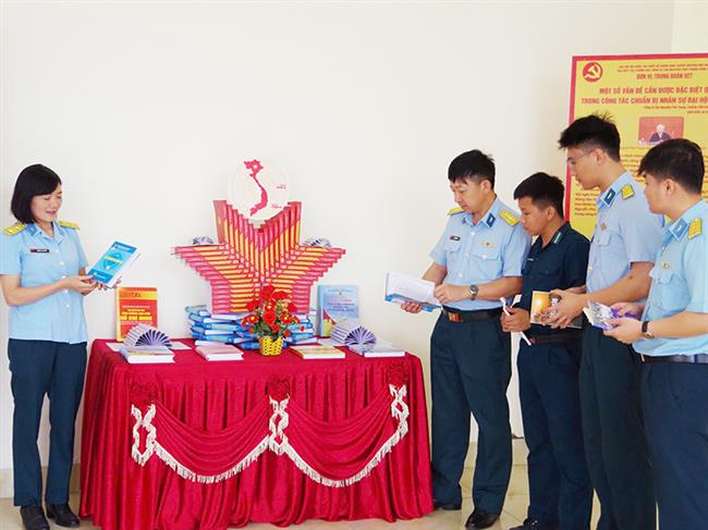 trung-doan-khong-quan-927-phat-dong-huong-ung-ngay-sach-va-van-hoa-doc-viet-nam-lan-thu-tu-nam-2025