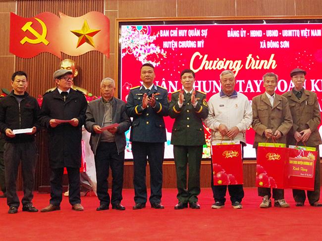 trung-doan-ten-lua-64-phoi-hop-to-chuc-chuong-trinh-“xuan-chung-tay-doan-ket-tet-tham-tinh-quan-dan”