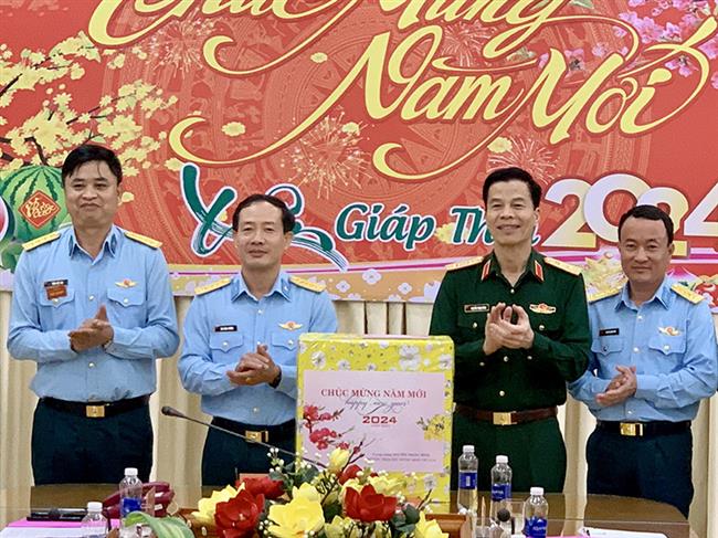 bo-tong-tham-muu-quan-doi-nhan-dan-viet-nam-kiem-tra-chuc-tet-su-doan-375-va-trung-doan-929