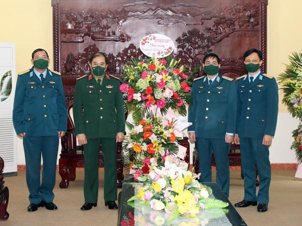trung-tuong-phung-si-tan-pho-tong-tham-muu-truong-tham-va-chuc-mung-hoc-vien-phong-khong-khong-quan-nhan-ngay-nha-giao-viet-nam-20-11