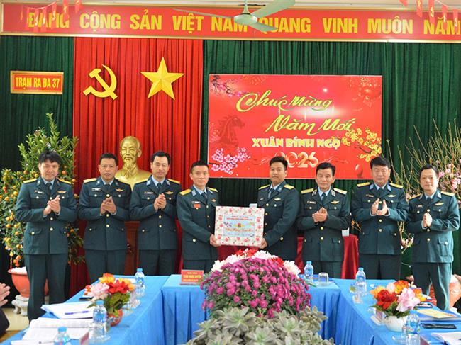 trung-tuong-tran-ngoc-quyen-chinh-uy-quan-chung-phong-khong-khong-quan-kiem-tra-nhiem-vu-san-sang-chien-dau-va-cong-tac-chuan-bi-to-chuc-tet-nguyen-dan-binh-ngo-tai-cac-don-vi