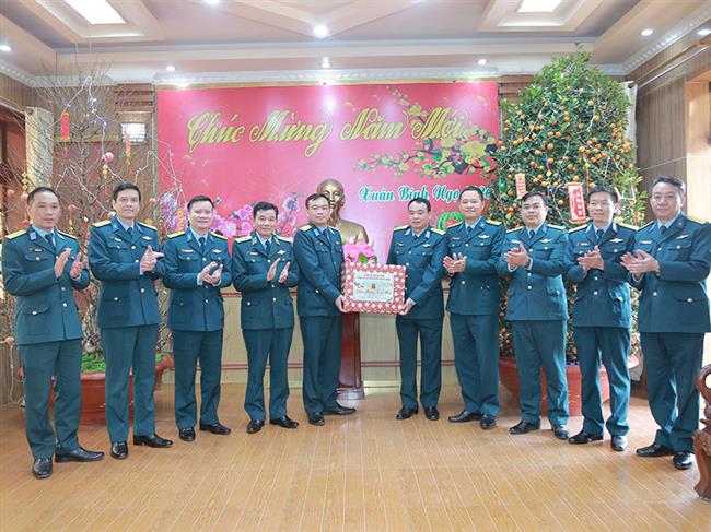 trung-tuong-tran-ngoc-quyen-chinh-uy-quan-chung-phong-khong-khong-quan-kiem-tra-nhiem-vu-san-sang-chien-dau-va-cong-tac-to-chuc-tet-nguyen-dan-binh-ngo-tai-su-doan-363
