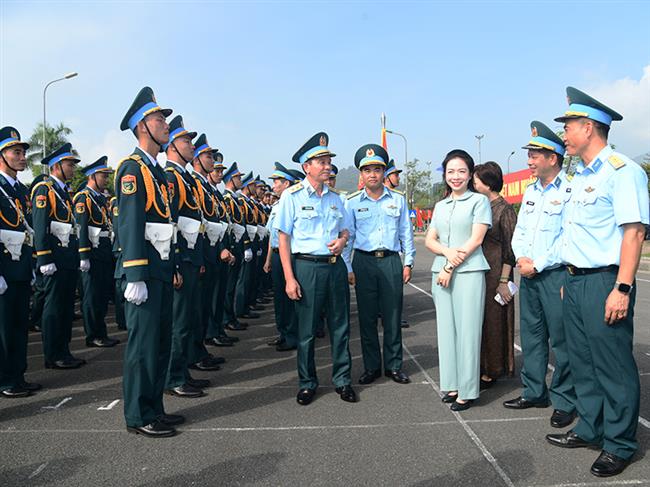 trung-tuong-tran-ngoc-quyen-chinh-uy-quan-chung-pk-kq-tham-kiem-tra-dong-vien-khoi-di-khoi-dung-thuc-hien-nhiem-vu-a80-cua-quan-chung