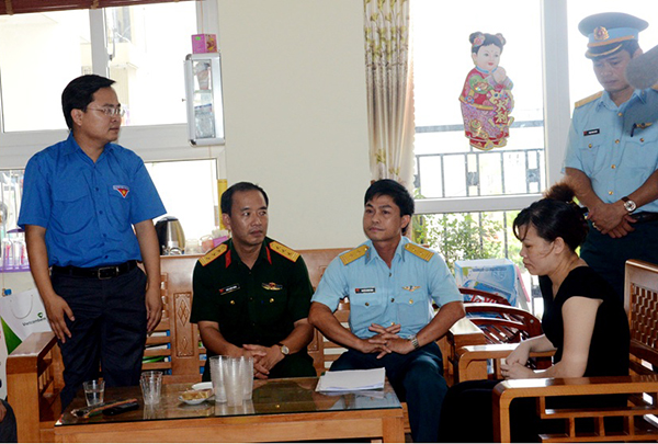 trung-uong-doan-tncs-ho-chi-minh-tham-hoi-dong-vien-than-nhan-gia-dinh-cac-dong-chi-phi-cong-thanh-vien-to-bay-lu-doan-918-hy-sinh-trong-khi-lam-nhiem-vu
