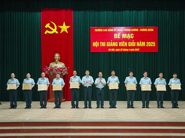 truong-cao-dang-ky-thuat-phong-khong-khong-quan-be-mac-hoi-thi-giang-vien-gioi-nam-2025