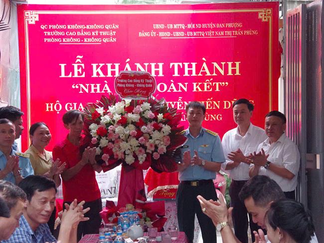 truong-cao-dang-ky-thuat-phong-khong-khong-quan-to-chuc-le-khanh-thanh-“nha-dai-doan-ket”-tang-gia-dinh-ong-nguyen-tien-dung