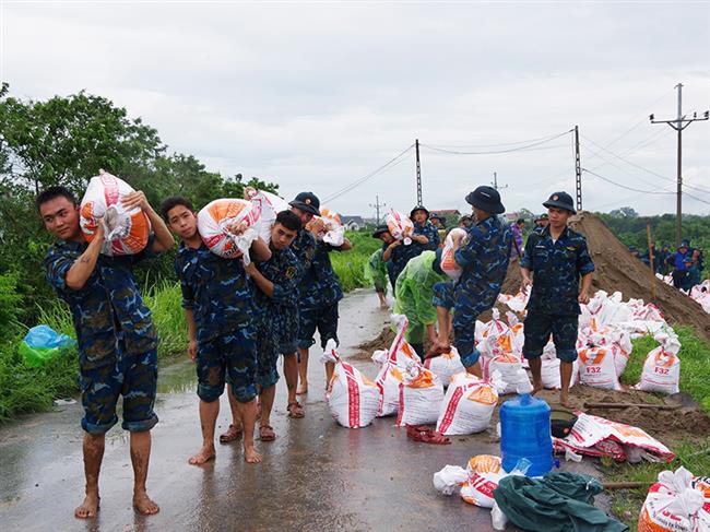 truong-cao-dang-ky-thuat-pk-kq-giup-nhan-dan-tren-dia-ban-khac-phuc-hau-qua-con-bao-so-3