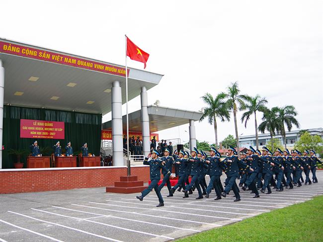 truong-cao-dang-ky-thuat-pk-kq-khai-giang-cac-khoa-ha-si-quan-chi-huy-nhan-vien-chuyen-mon-ky-thuat-so-cap-nam-hoc-2026-2027