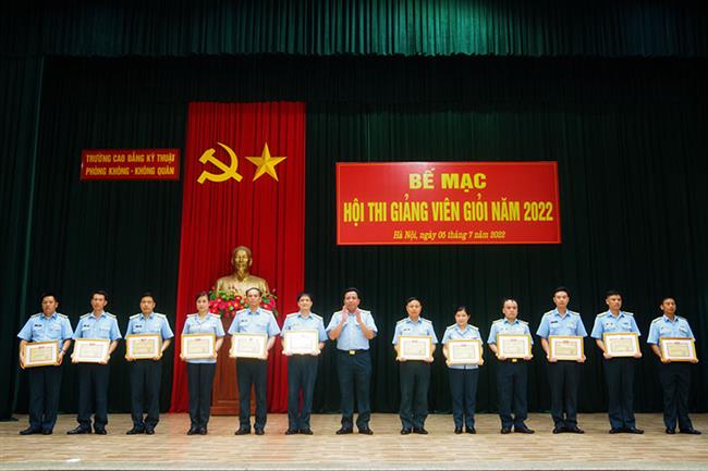 truong-cao-dang-ky-thuat-phong-khong-khong-quan-to-chuc-thanh-cong-hoi-thi-giang-vien-gioi-nam-2022