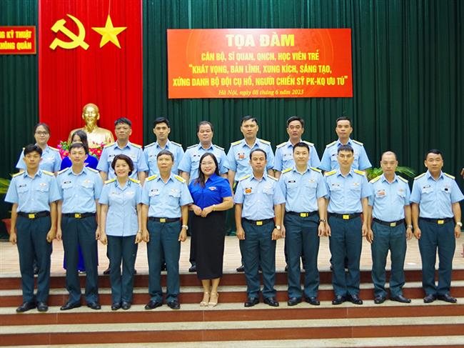 truong-cao-dang-ky-thuat-pk-kq-to-chuc-toa-dam-“khat-vong-ban-linh-xung-kich-sang-tao-xung-danh-bo-doi-cu-ho-nguoi-chien-si-pk-kq-uu-tu”