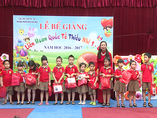 truong-mam-non-hoa-mai-quan-chung-pk-kq-to-chuc-le-be-giang-nam-hoc-2016-2017