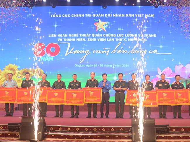 truong-si-quan-khong-quan-dat-giai-xuat-sac-tai-lien-hoan-nghe-thuat-quan-chung-luc-luong-vu-trang-va-thanh-nien-sinh-vien-lan-thu-x