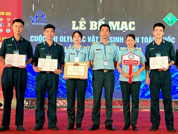 truong-si-quan-khong-quan-gianh-giai-nhi-toan-doan-tai-cuoc-thi-olympic-vat-ly-sinh-vien-toan-quoc-nam-2021