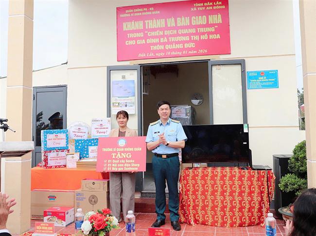 truong-si-quan-khong-quan-khanh-thanh-ban-giao-nha-trong-“chien-dich-quang-trung”-tai-dak-lak