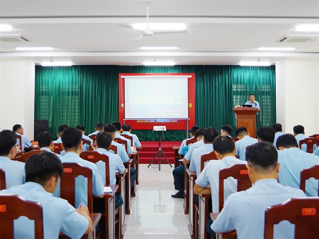 truong-si-quan-khong-quan-tap-huan-cong-nghe-thong-tin-chuyen-doi-so-va-trien-khai-phong-trao-“binh-dan-hoc-vu-so”-nam-2025