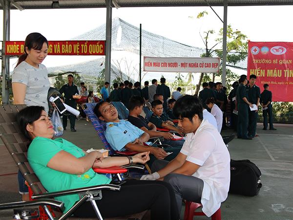 truong-si-quan-khong-quan-tham-gia-hien-mau-tinh-nguyen