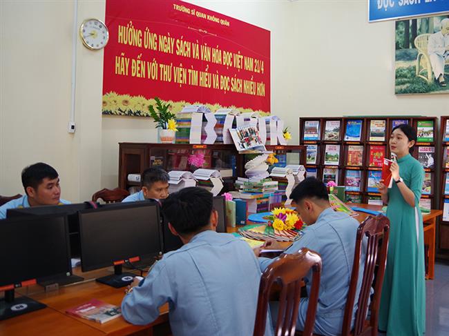 truong-si-quan-khong-quan-to-chuc-cac-hoat-dong-huong-ung-ngay-sach-va-van-hoa-doc-viet-nam-21-4