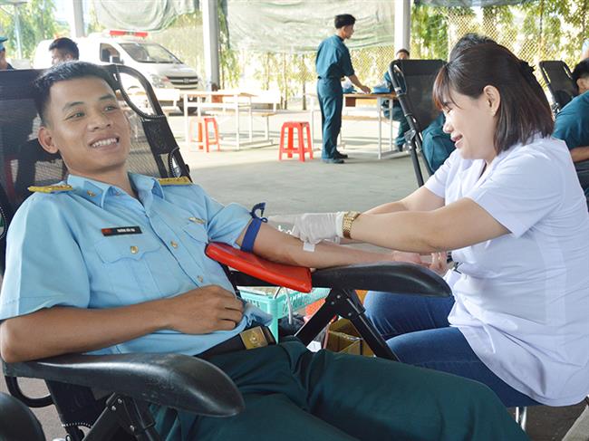 truong-si-quan-khong-quan-to-chuc-hien-mau-tinh-nguyen-dot-1-nam-2024