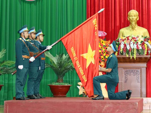 truong-si-quan-khong-quan-to-chuc-le-tot-nghiep-cho-hoc-vien-phi-cong-quan-su-truc-thang-khoa-44