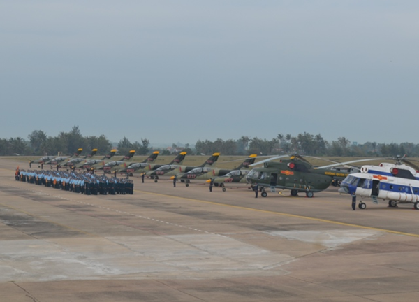 truong-si-quan-khong-quan-to-chuc-thanh-cong-ban-bay-mau-tai-trung-doan-910