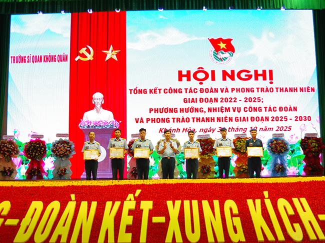 truong-si-quan-khong-quan-tong-ket-cong-tac-doan-va-phong-trao-thanh-nien-giai-doan-2022-2025