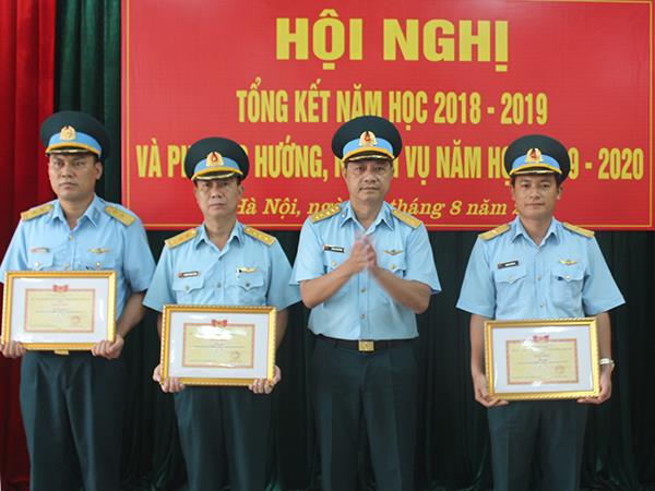 truong-trung-cap-ky-thuat-phong-khong-khong-quan-tong-ket-nam-hoc-2018-2019