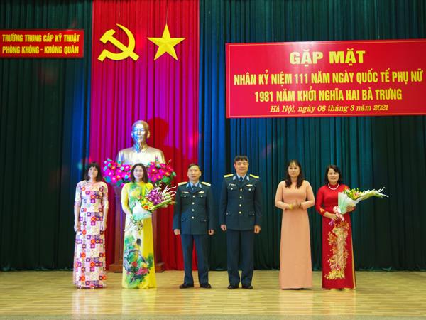 truong-trung-cap-ky-thuat-pk-kq-to-chuc-gap-mat-ky-niem-111-nam-ngay-quoc-te-phu-nu