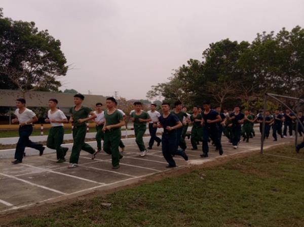 truong-trung-cap-ky-thuat-pk-kq-to-chuc-ngay-chay-olympic