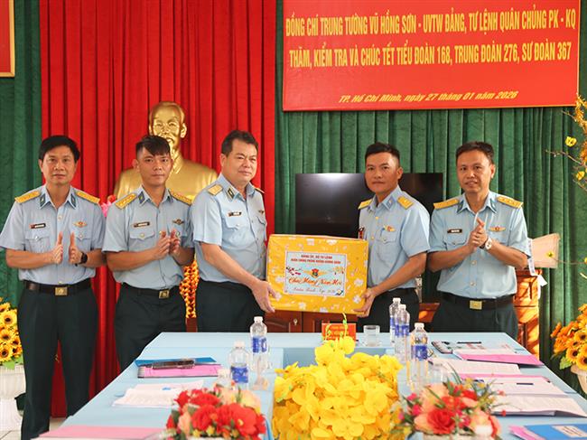 tu-lenh-quan-chung-phong-khong-khong-quan-kiem-tra-cac-don-vi-thuoc-su-doan-367