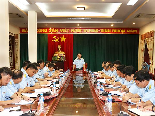 tu-lenh-quan-chung-phong-khong-khong-quan-kiem-tra-su-doan-365