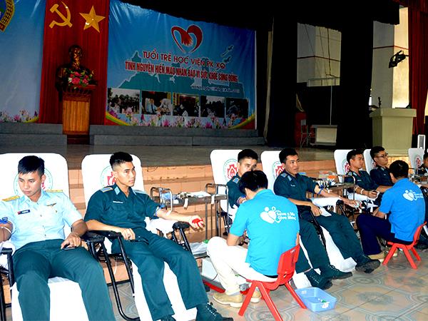 hon-400-can-bo-hoc-vien-hoc-vien-pk-kq-tinh-nguyen-hien-mau-nhan-dao-vi-suc-khoe-cong-dong