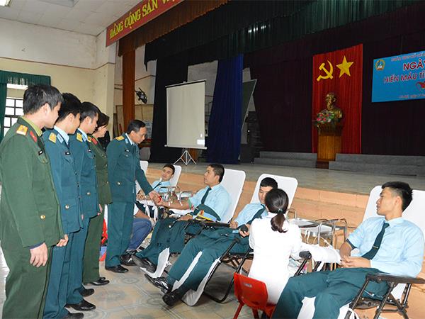 tuoi-tre-hoc-vien-pk-kq-to-chuc-hien-mau-tinh-nguyen-dot-4-nam-2017