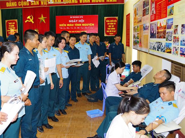 tuoi-tre-su-doan-372-tich-cuc-huong-ung-chuong-trinh-hien-mau-tinh-nguyen-nam-2025
