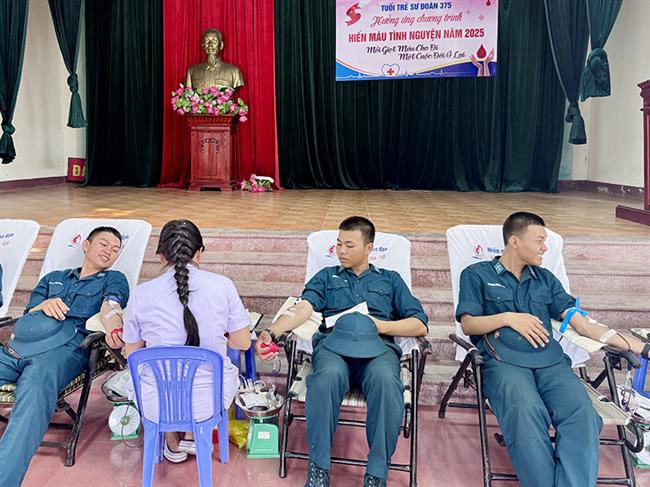 tuoi-tre-su-doan-375-huong-ung-chuong-trinh-hien-mau-tinh-nguyen-nam-2025