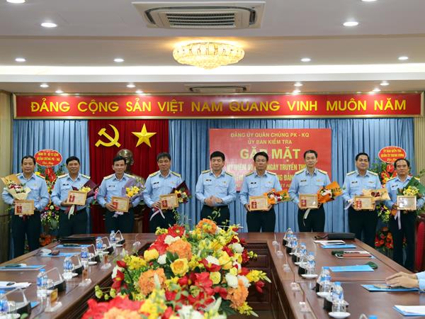uy-ban-kiem-tra-dang-uy-quan-chung-phong-khong-khong-quan-gap-mat-ky-niem-60-nam-ngay-truyen-thong-nganh-kiem-tra-dang-trong-dang-bo-quan-doi