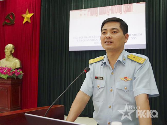 vien-kiem-sat-quan-su-quan-chung-phong-khong-khong-quan-pho-bien-giao-duc-phap-luat-tai-trung-doan-260