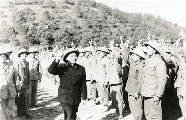 vo-nguyen-giap-nguoi-tham-gia-xay-dung-nen-hanh-chinh-vi-hanh-phuc-cua-nguoi-dan-viet-nam