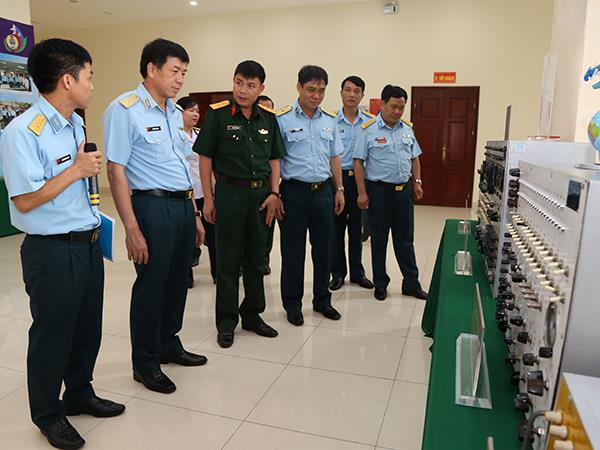 vuon-len-chiem-linh-nhung-dinh-cao-khoa-hoc-va-cong-nghe