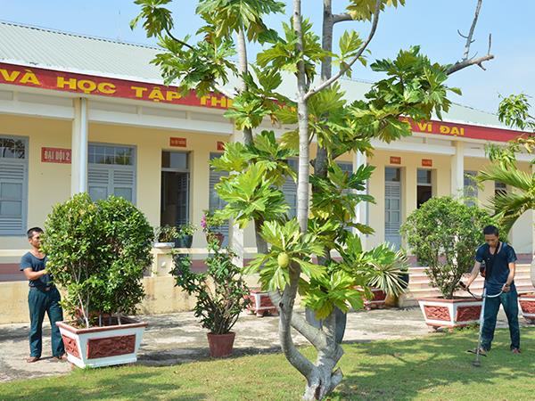 xay-dung-doanh-trai-chinh-quy-xanh-sach-dep-o-su-doan-370