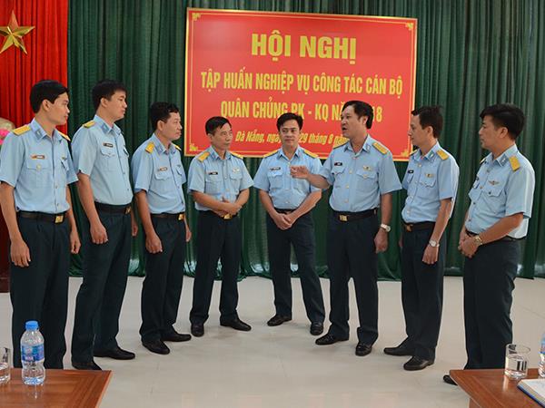 xay-dung-doi-ngu-can-bo-quan-chung-pk-kq-du-nang-luc-pham-chat-ngang-tam-voi-nhiem-vu