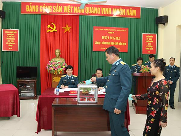 xuong-in-phong-khong-khong-quan-to-chuc-hoi-nghi-can-bo-cong-nhan-vien-chuc-nam-2018