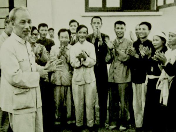 “nam-moi-ra-suc-thi-dua-ai-quoc-de-thu-nhieu-thang-loi-hon-nam-cu”