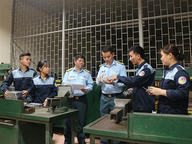 “trung-tam-co-khi-co-dien”-cua-nha-may-z119